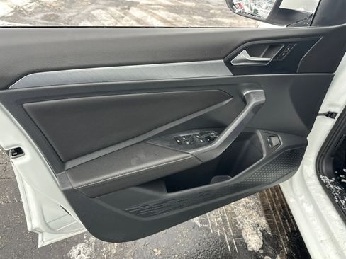 Used 2024 Volkswagen Jetta SE w/ Panoramic Sunroof Package image 29