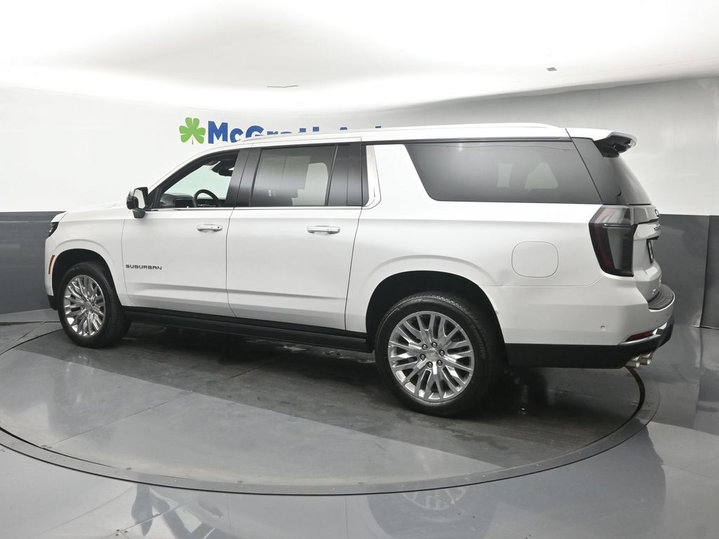 Used 2025 Chevrolet Suburban Premier AWD/4WD image 27
