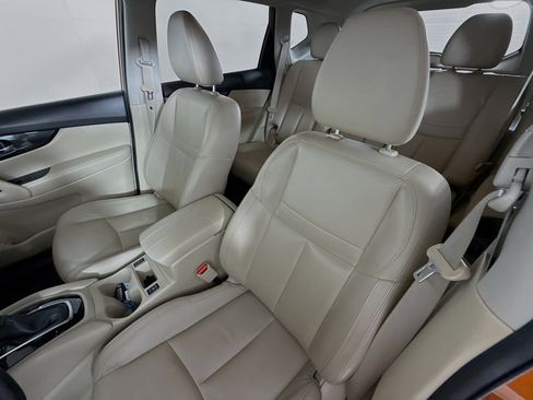 Used 2017 Nissan Rogue SL w/ SL Premium Package image 26