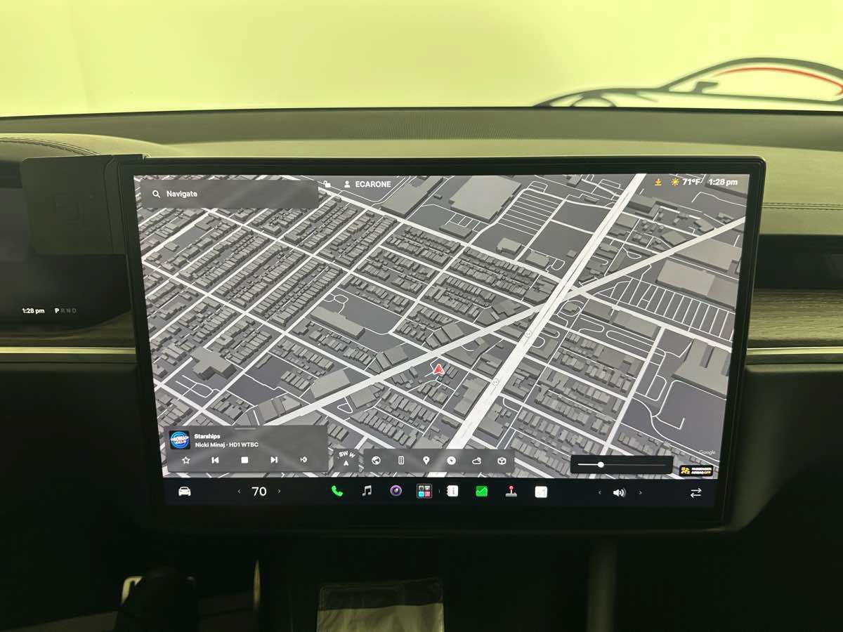 Used 2022 Tesla Model X AWD/4WD image 32