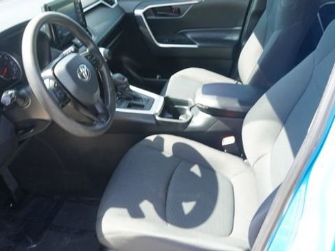 Used 2019 Toyota RAV4 LE FWD image 20