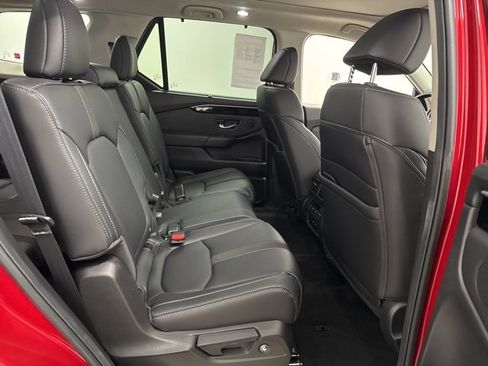 Certified 2025 Honda Pilot Touring image 21