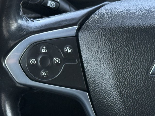 Used 2022 Chevrolet Traverse LT FWD image 13