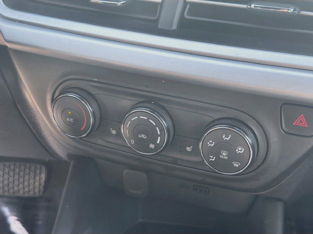Used 2025 Chevrolet Trax RS w/ Driver Confidence Package FWD image 42