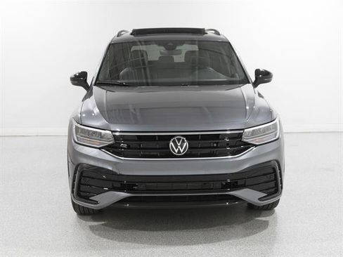 Certified 2024 Volkswagen Tiguan SE R-Line image 2