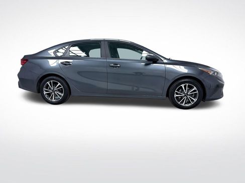 Used 2022 Kia Forte LXS FWD image 2