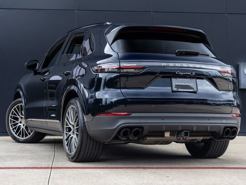 Certified 2023 Porsche Cayenne S Platinum AWD/4WD image 3