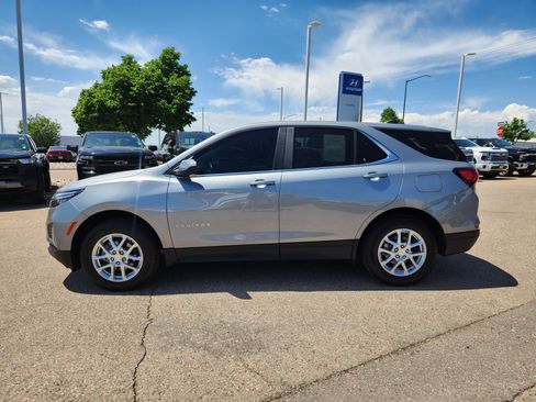 Used 2024 Chevrolet Equinox LT AWD/4WD image 2