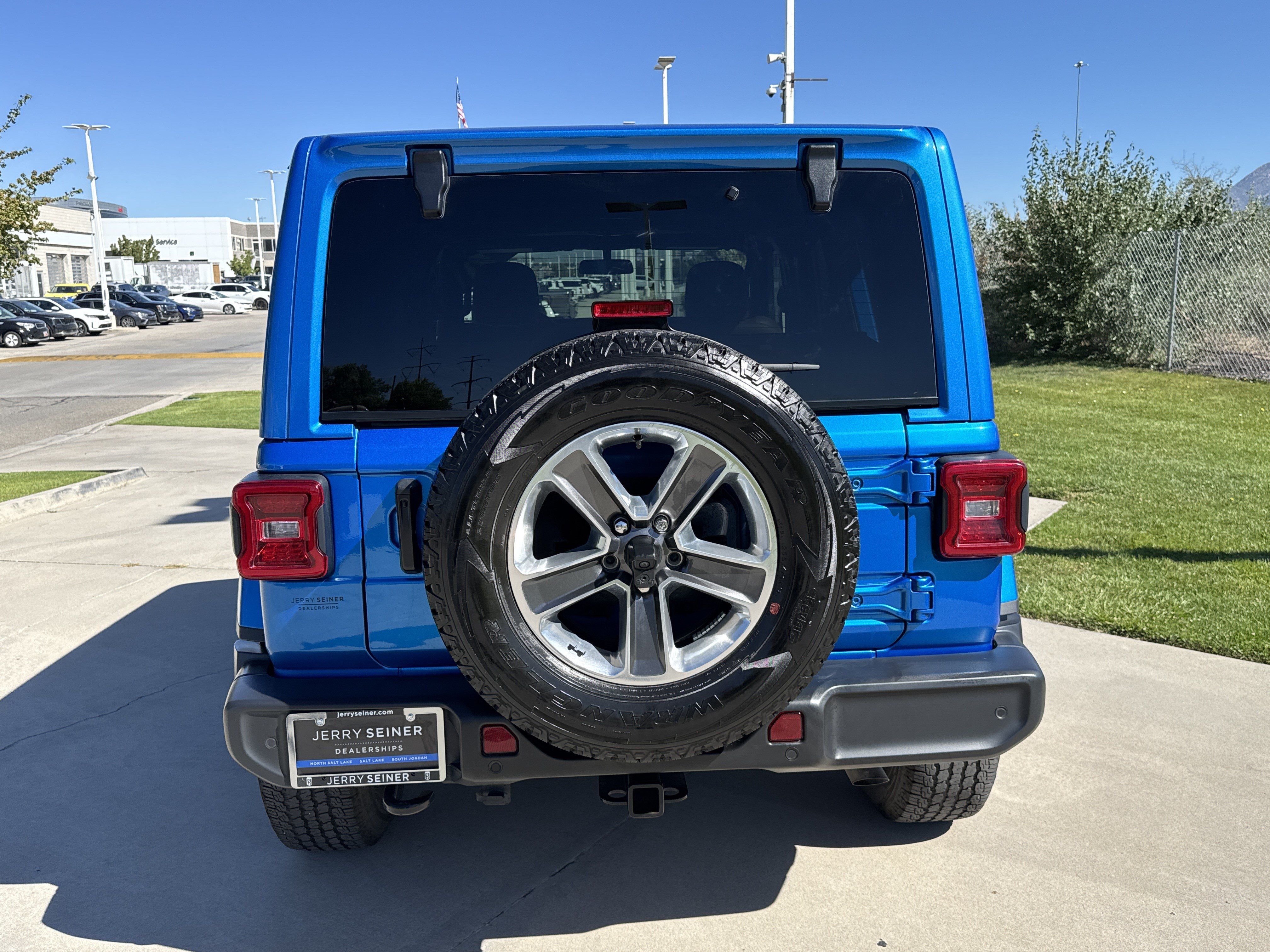 Used 2021 Jeep Wrangler Unlimited Sahara AWD/4WD image 4