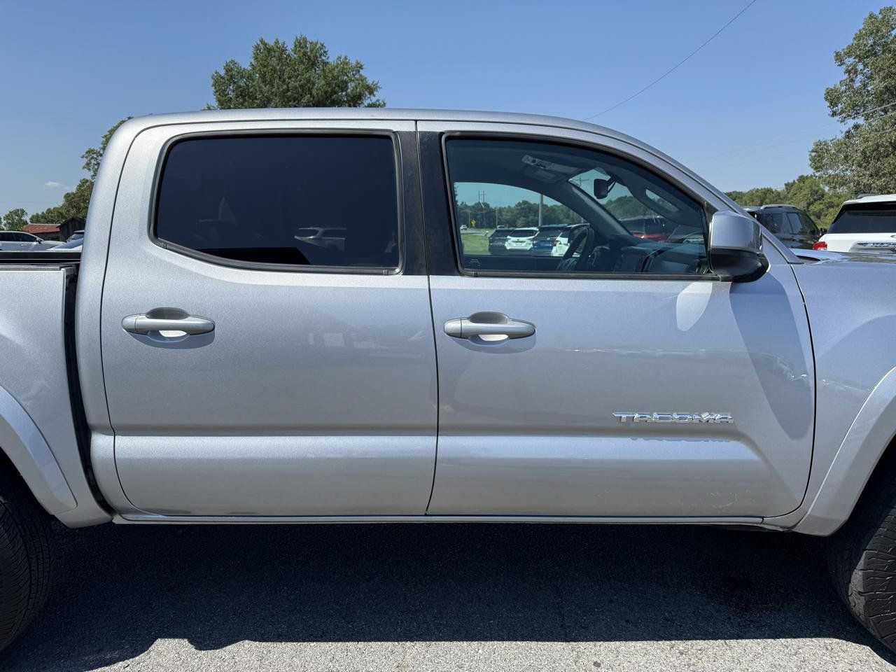 Used 2020 Toyota Tacoma SR5 RWD image 39