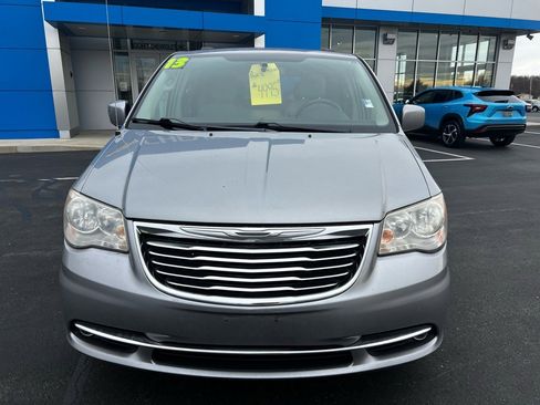 Used 2013 Chrysler Town & Country Touring image 3