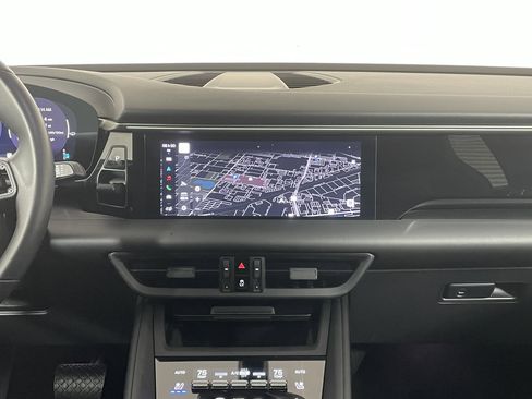 Used 2025 Porsche Macan Electric image 19