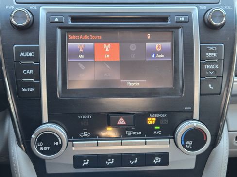 Used 2014 Toyota Camry LE image 24