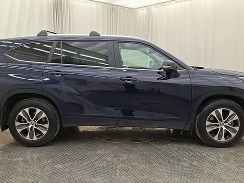 Certified 2023 Toyota Highlander XLE image 4