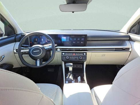 Certified 2025 Hyundai Tucson SE image 14