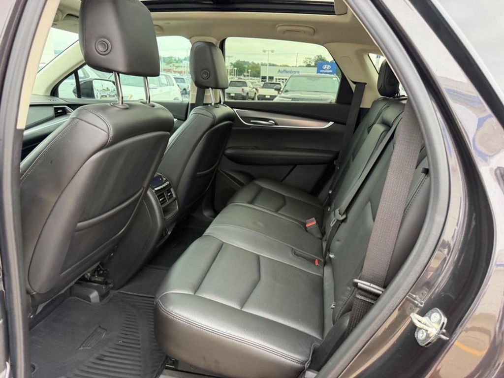 Used 2018 Cadillac XT5 Premium Luxury FWD image 9