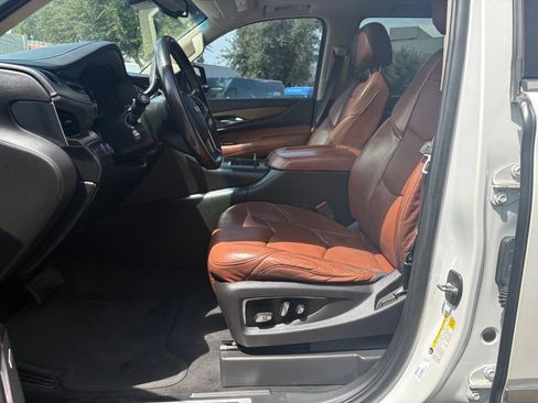 Used 2016 Cadillac Escalade Premium AWD/4WD image 7