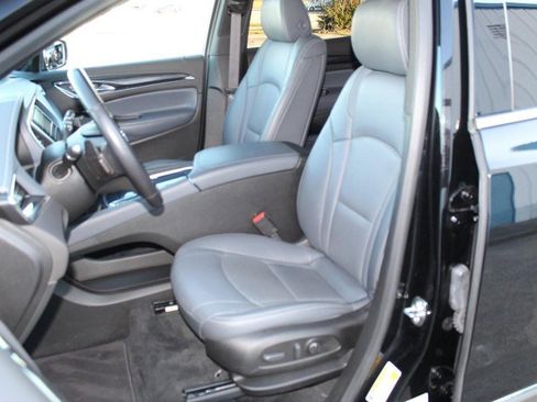 Used 2023 Buick Enclave Essence image 19