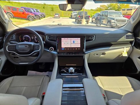 Used 2022 Jeep Wagoneer Series I w/ Premium Group I AWD/4WD image 17