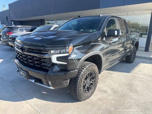 Used 2023 Chevrolet Silverado 1500 ZR2 w/ Technology Package AWD/4WD image 2