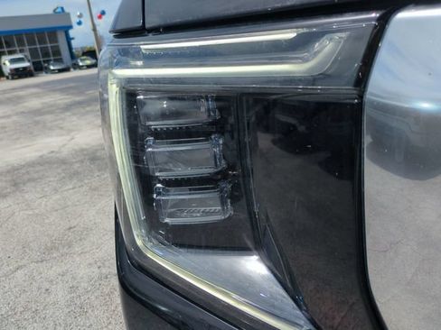 Used 2022 GMC Yukon Denali w/ Denali Premium Package AWD/4WD image 10