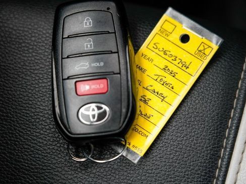 Used 2025 Toyota Camry SE image 35