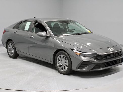 Used 2024 Hyundai Elantra SEL FWD image 1