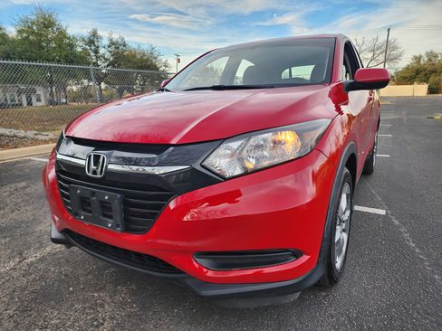 Used 2018 Honda HR-V LX image 3