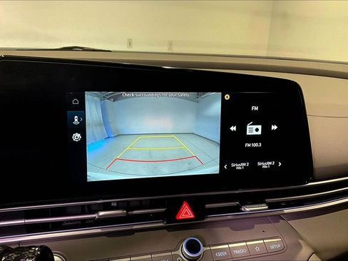 Used 2025 Hyundai Elantra SEL image 14