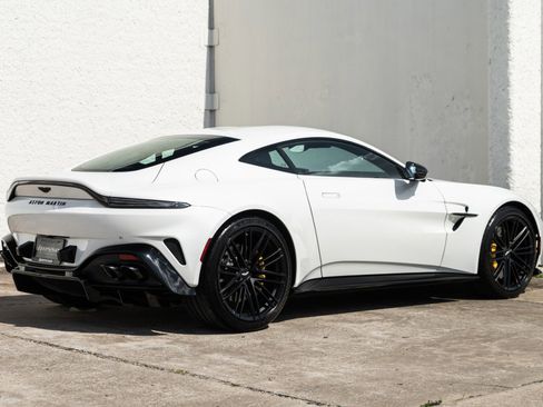 Used 2025 Aston Martin V8 Vantage Coupe RWD image 4