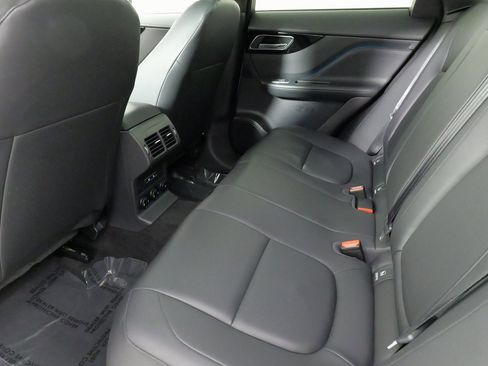 Used 2020 Jaguar F-PACE Premium image 40