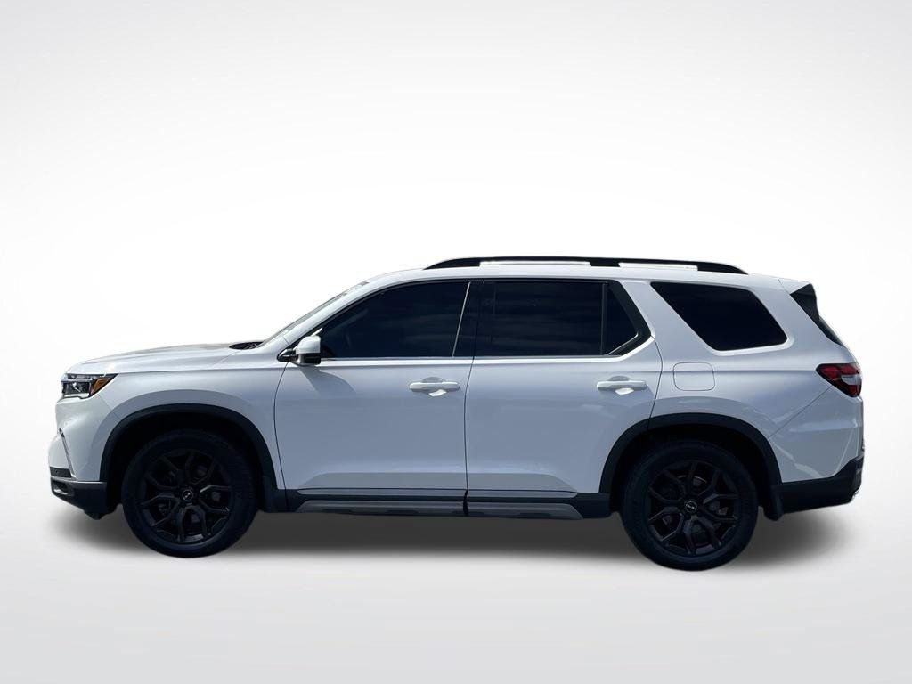 Used 2025 Honda Pilot Touring image 2