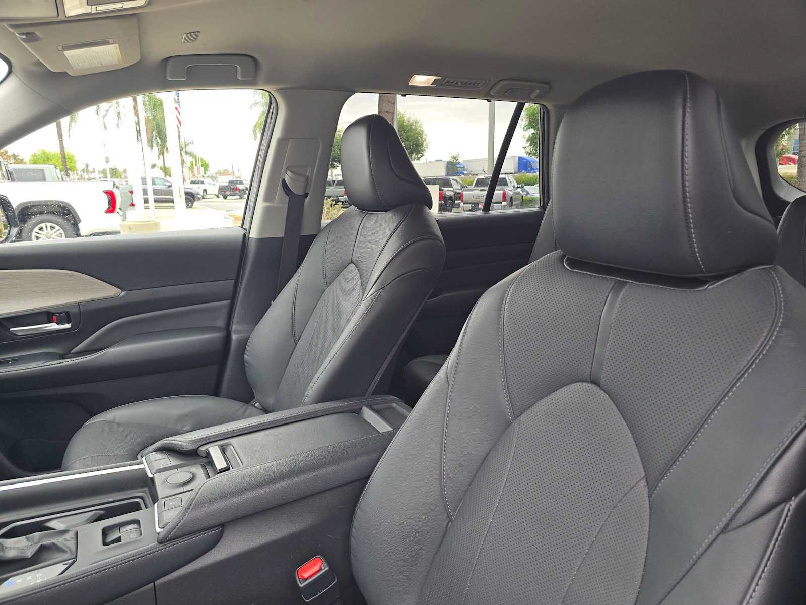 Certified 2024 Toyota Grand Highlander AWD image 23