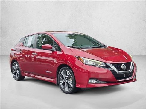 Used 2018 Nissan Leaf SV w/ SV Technology Package FWD image 3
