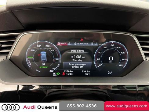Used 2024 Audi Q8 e-tron Premium Plus w/ Premium Plus Package AWD/4WD image 27