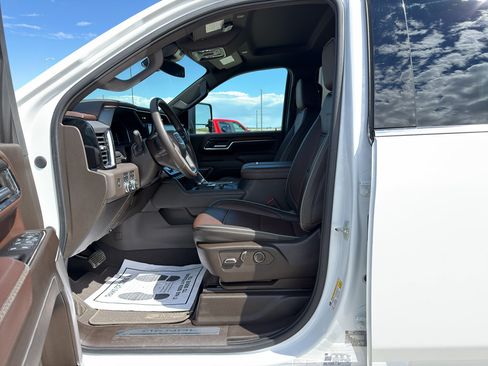 Used 2024 GMC Sierra 2500 Denali AWD/4WD image 11