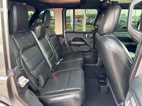 Used 2018 Jeep Wrangler Unlimited Sahara image 19