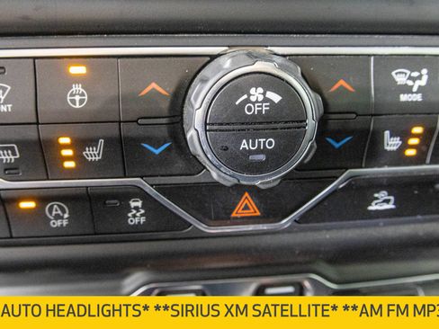 Used 2022 Jeep Gladiator Rubicon w/ LED Lighting Group AWD/4WD image 11