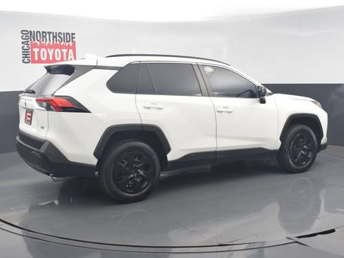 Used 2021 Toyota RAV4 LE FWD image 4