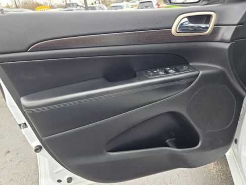 Used 2014 Jeep Grand Cherokee Altitude AWD/4WD image 28