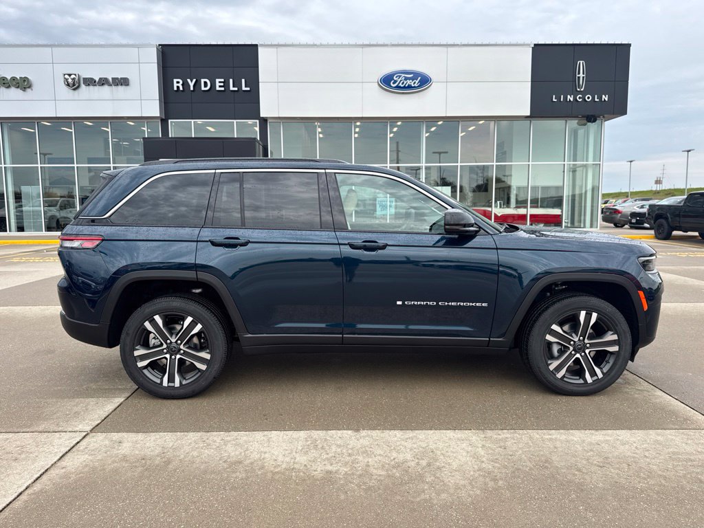 New 2027 Jeep Grand Cherokee Limited AWD/4WD image 2