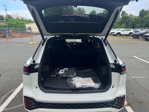 New 2025 Volkswagen Tiguan SE R-Line image 14