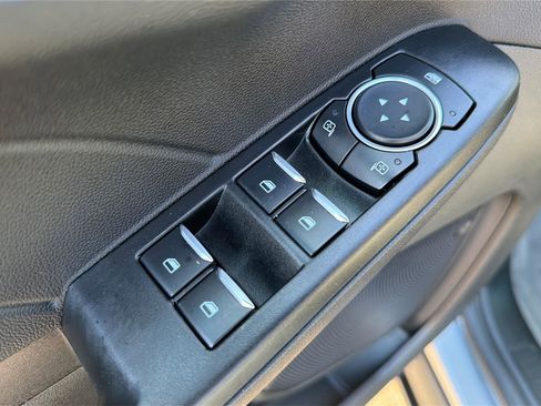 Used 2022 Ford Escape SE image 19