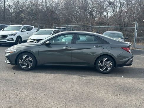 Certified 2025 Hyundai Elantra Sport image 4