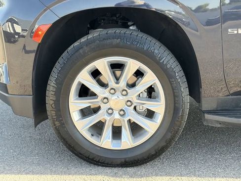 Used 2024 Chevrolet Suburban Premier RWD image 32