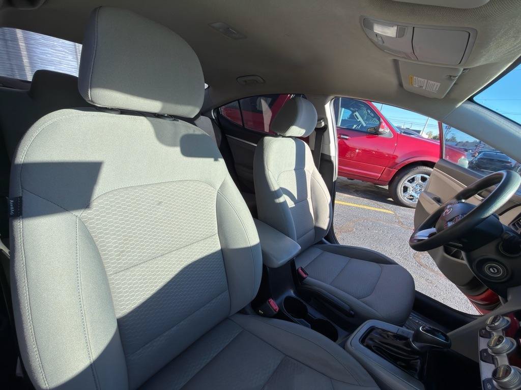 Used 2019 Hyundai Elantra SE FWD image 21