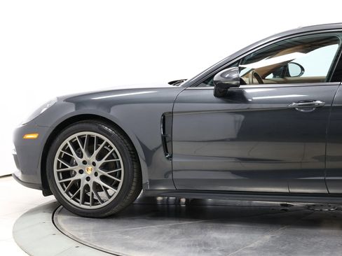 Used 2018 Porsche Panamera 4 w/ Premium Package AWD/4WD image 7