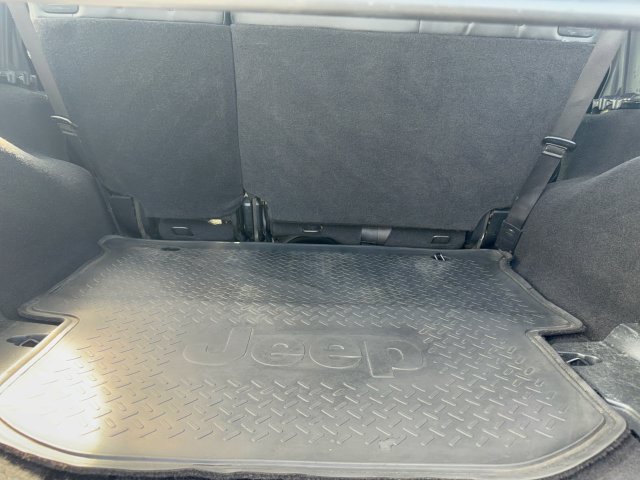 Used 2018 Jeep Wrangler Unlimited Sport w/ Connectivity Group AWD/4WD image 31