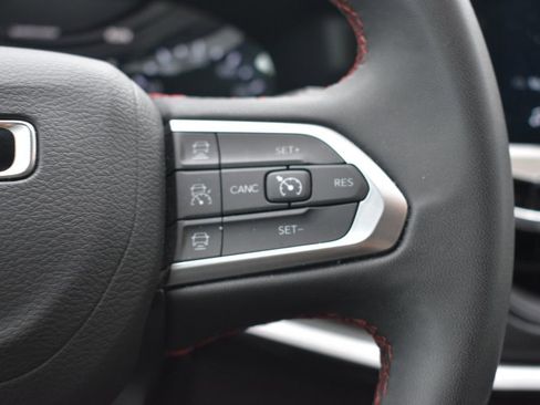 Used 2025 Jeep Compass Trailhawk AWD/4WD image 15