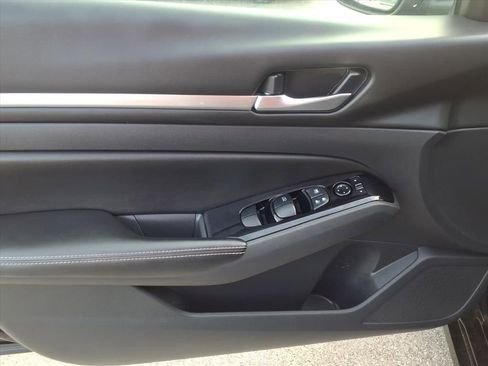 Used 2023 Nissan Altima 2.5 SV image 13